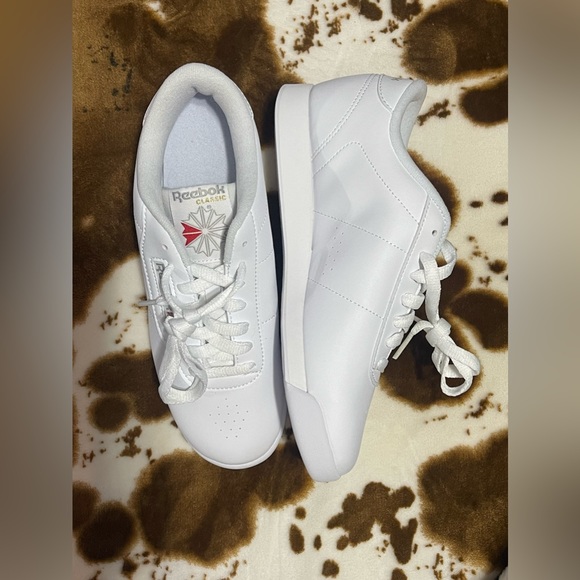 NWOT Reeboks - Picture 3 of 4